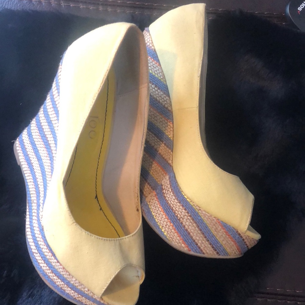 Yellow platform shoe - Picture 2 of 3